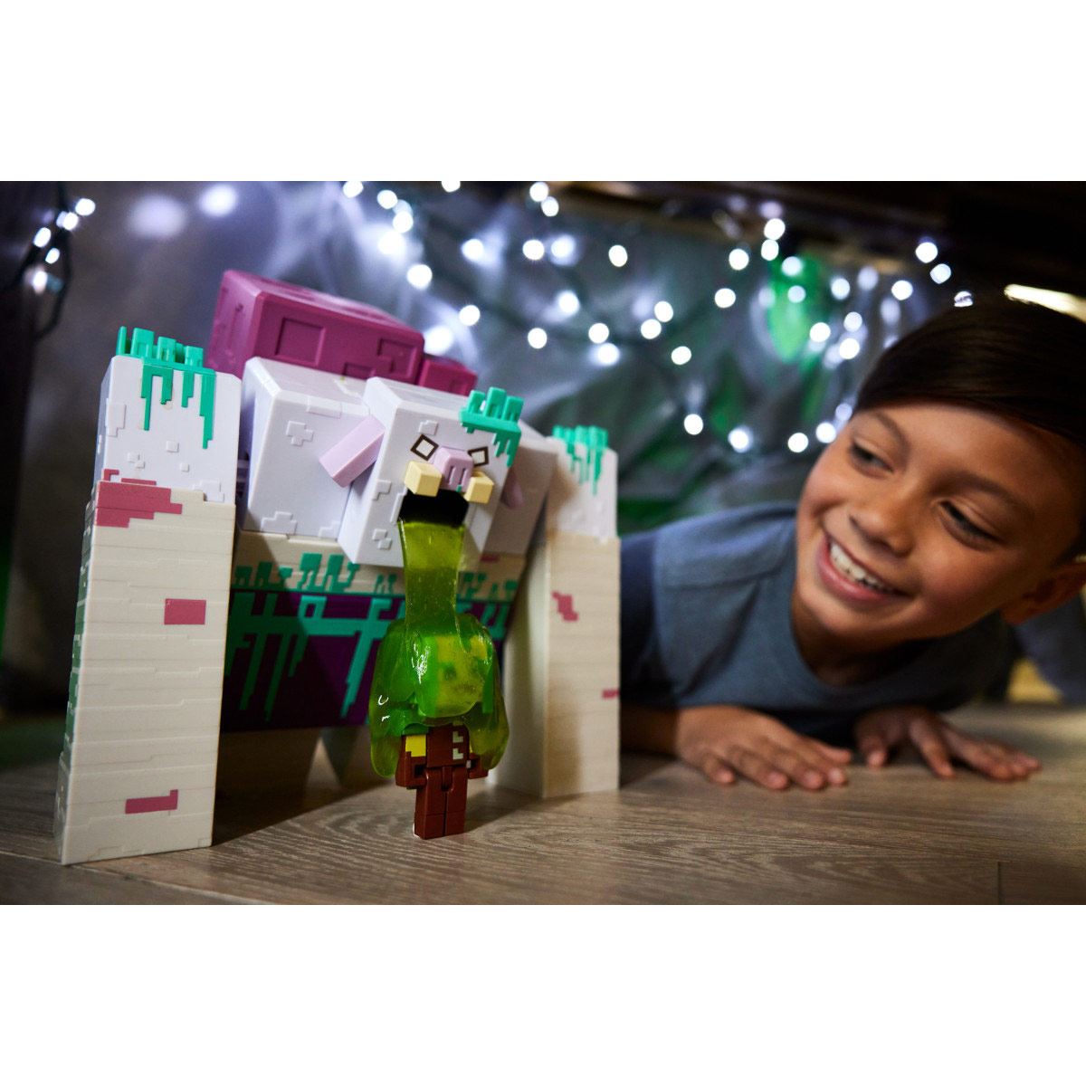 Figura Acción Minecraft Legends El Devorador con Slime 10"