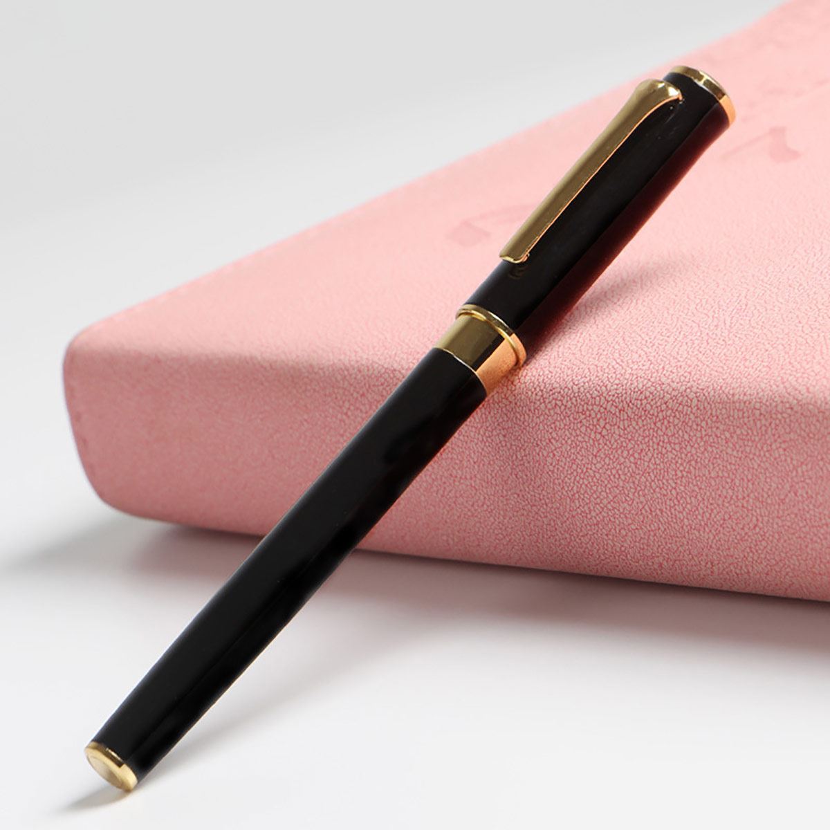 Pluma de gel en estuche color negro