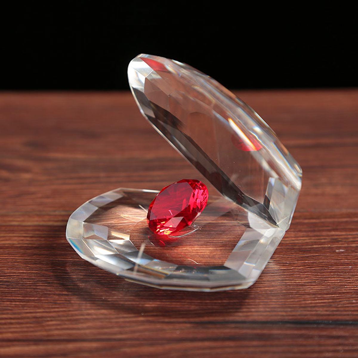 Concha de Cristal Con Diamante Rojo
