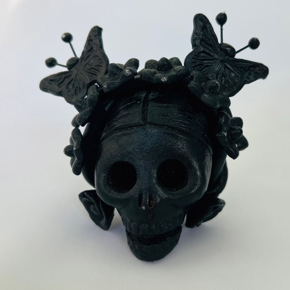 Calavera Barro Frida color negro