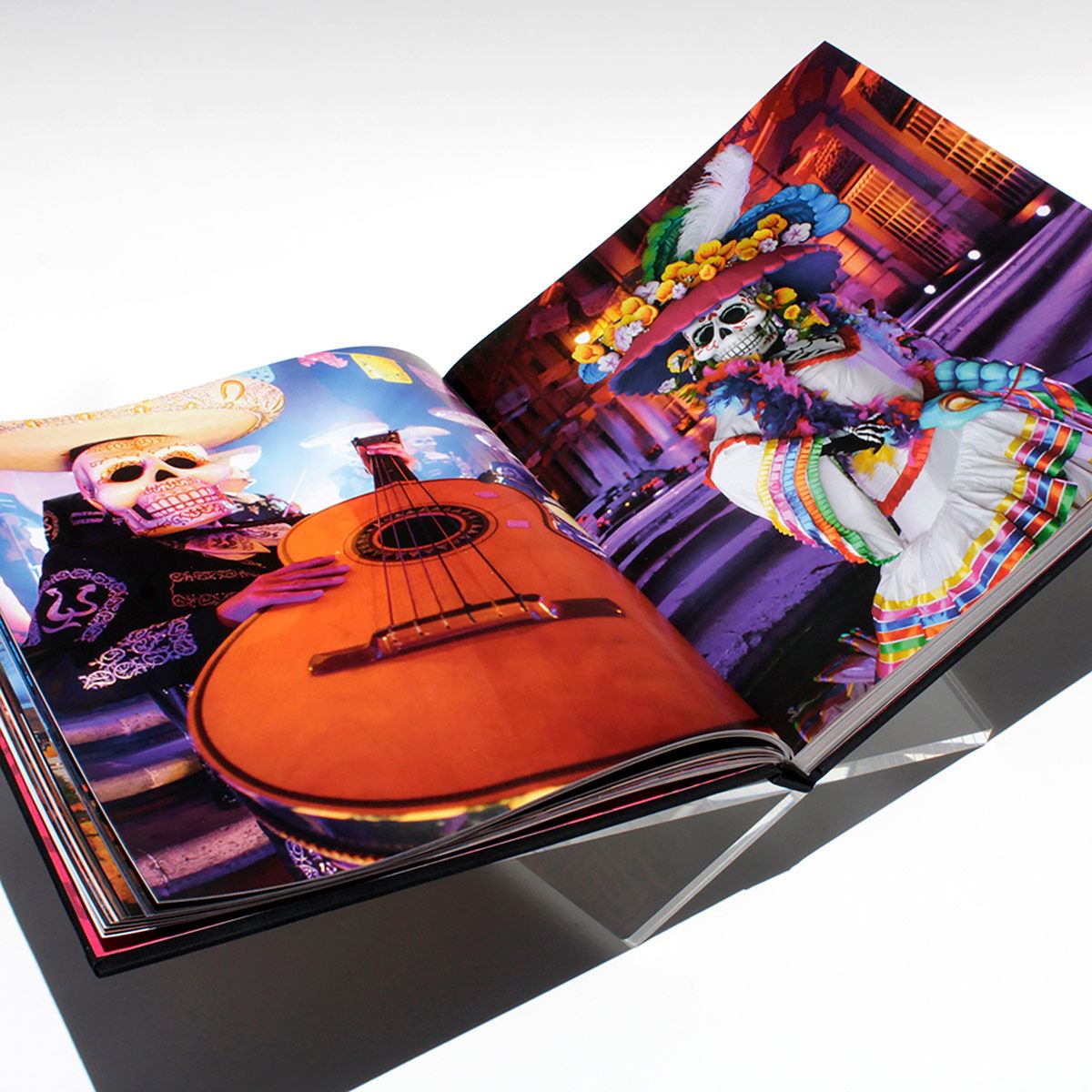 Bundle Libro Firmado Mexicano Hasta Los Huesos (Regalo: Cd Y Gorras Oficiales)