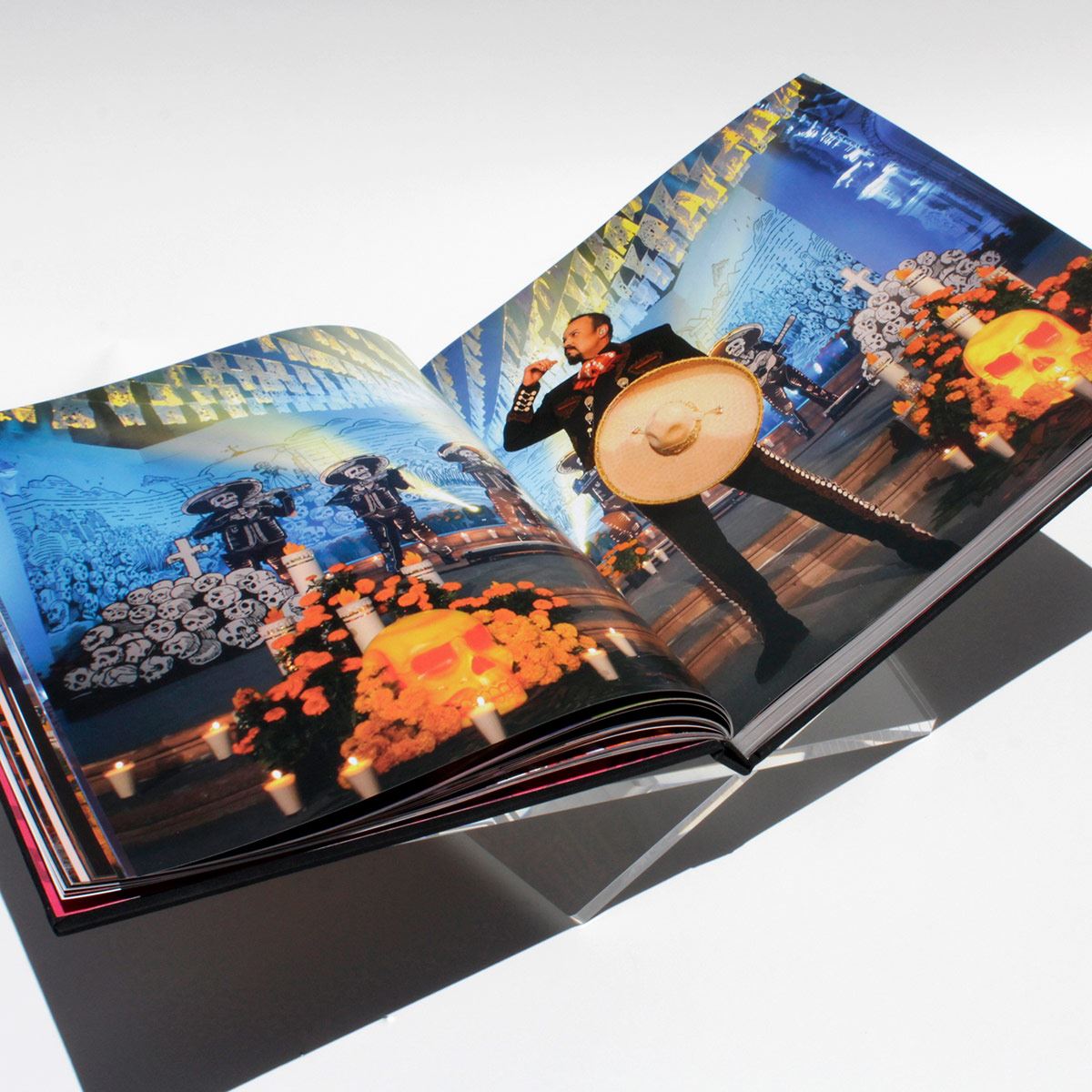 Bundle Libro Firmado Mexicano Hasta Los Huesos (Regalo: Cd Y Gorras Oficiales)