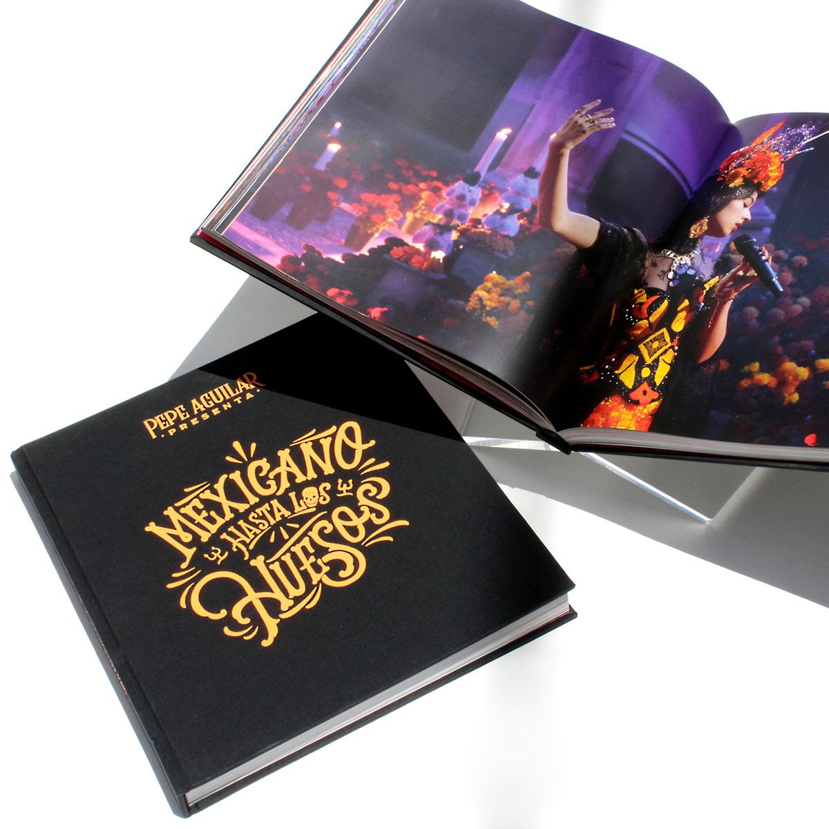 Bundle Libro Firmado Mexicano Hasta Los Huesos (Regalo: Cd Y Gorras Oficiales)