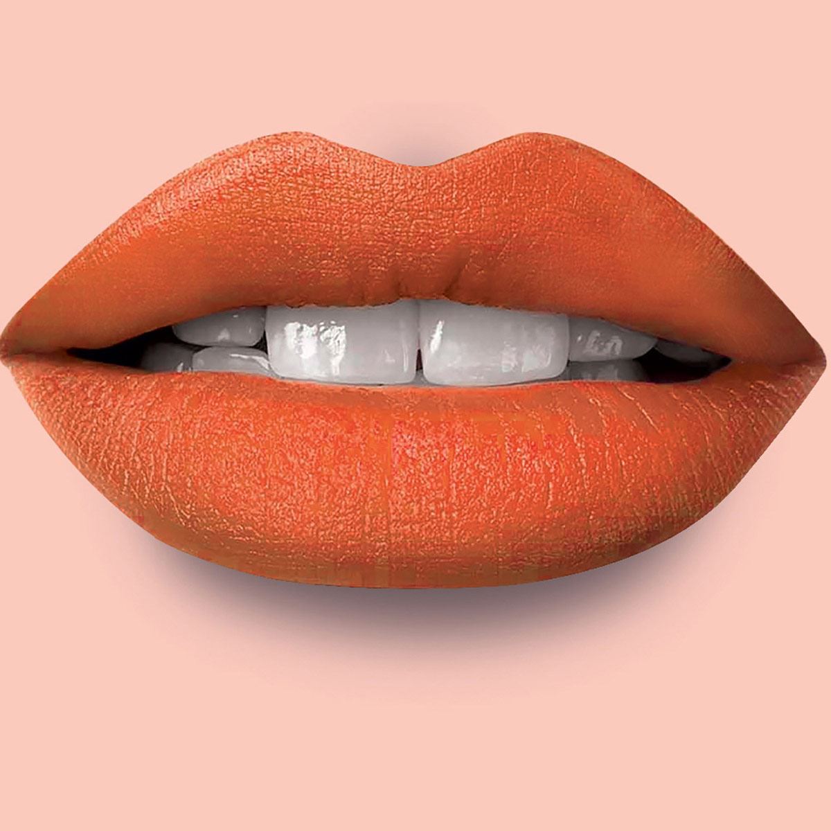 Labial en barra Color Riche Classique L'Oréal Paris, Tono Orange Fever