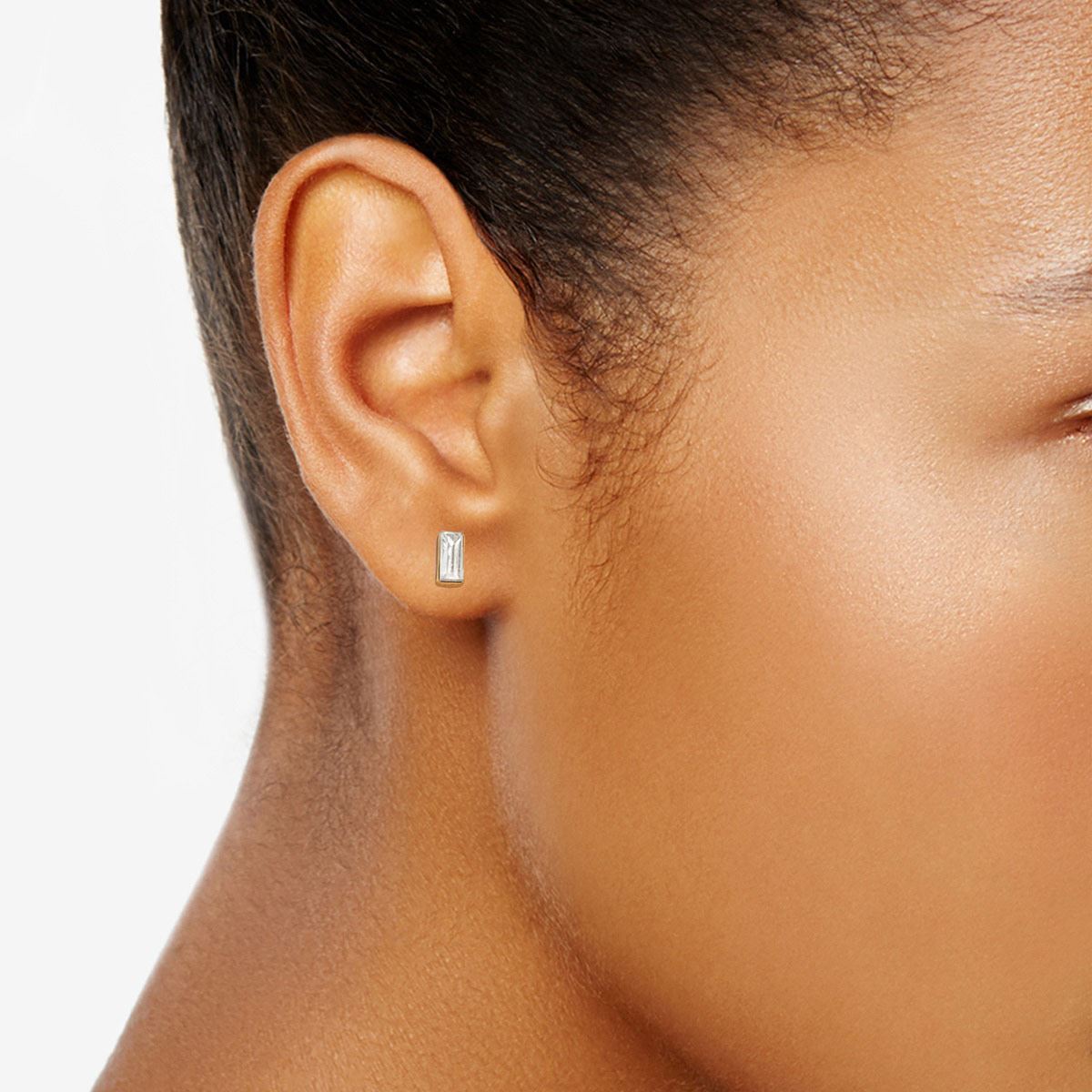 Aretes Tipo Botón con Incrustaciones de Cristal Nine West