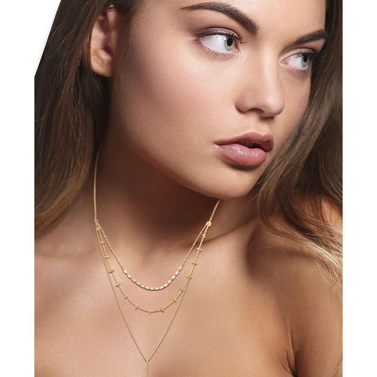 Collar Multiniveles 3 Cadenas Diferente Tamaño y Dije con Incrustaciones de Cristal Nine West