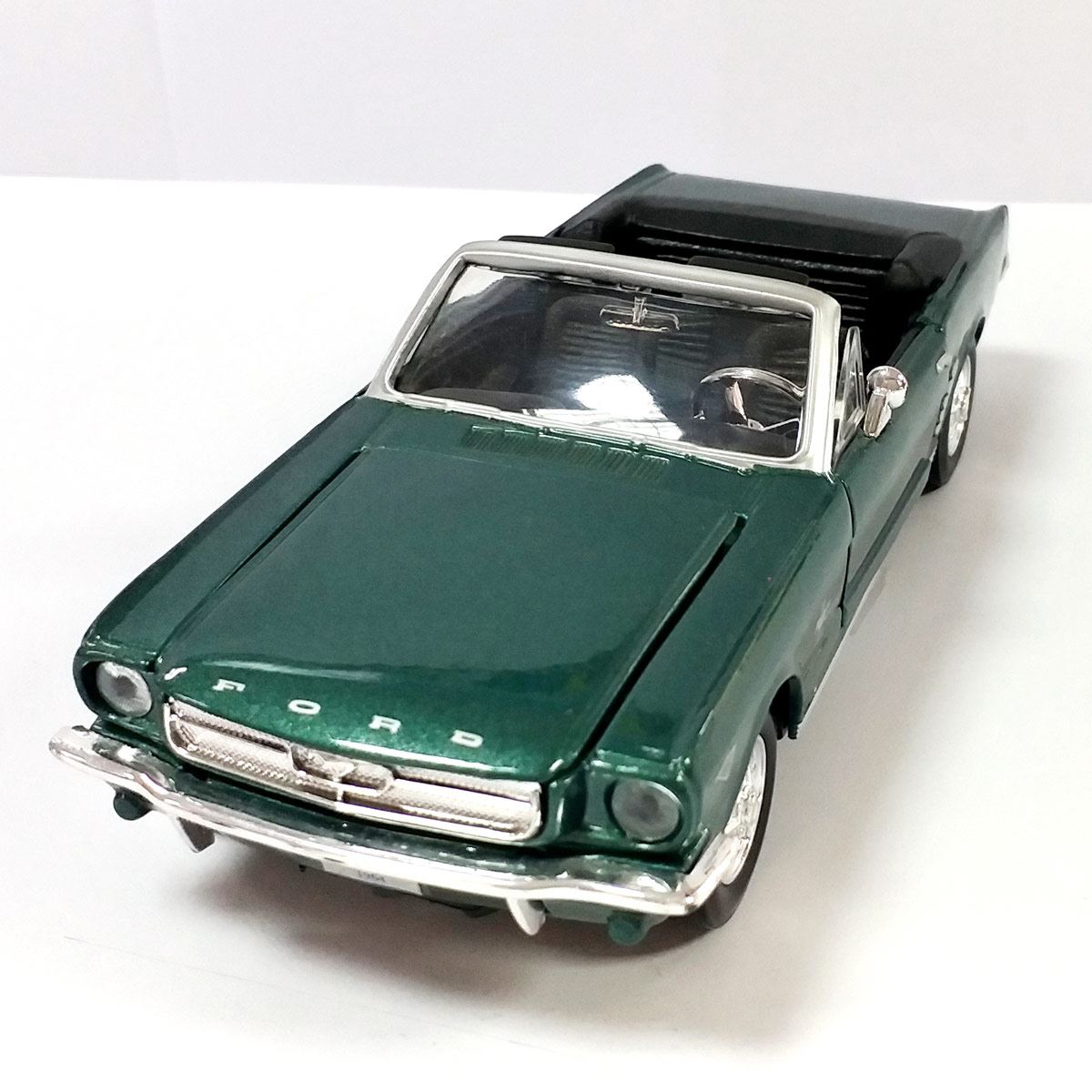 Carro coleccionable Escala 1:24 1964 1/2 Ford Mustang ( Conver