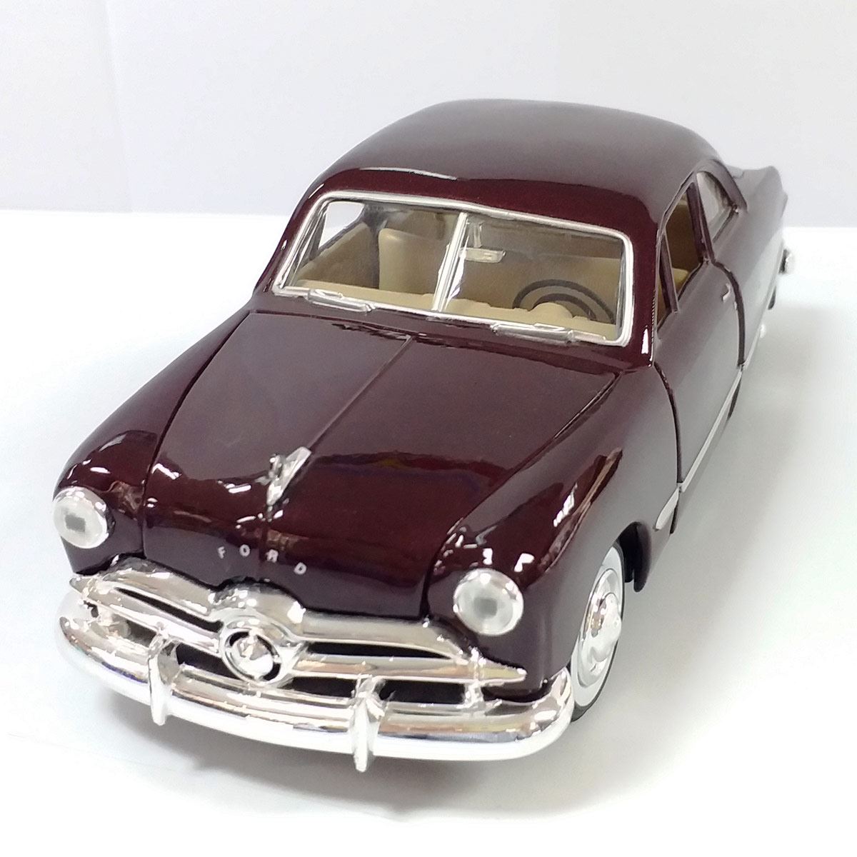 Carro de colección Escala 1:24 1949 Ford Coupe