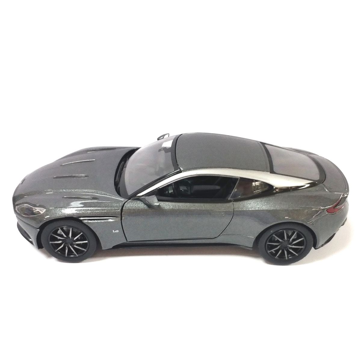 Carro de colección Aston Martin Db11