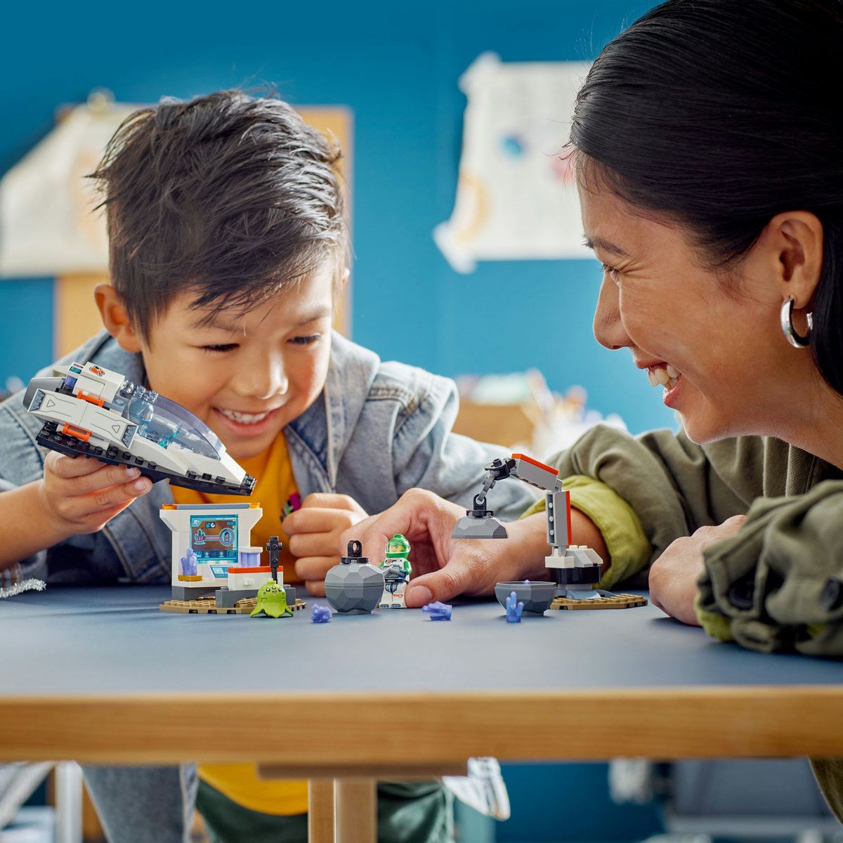 LEGO® Nave Espacial y Descubrimiento del Asteroide