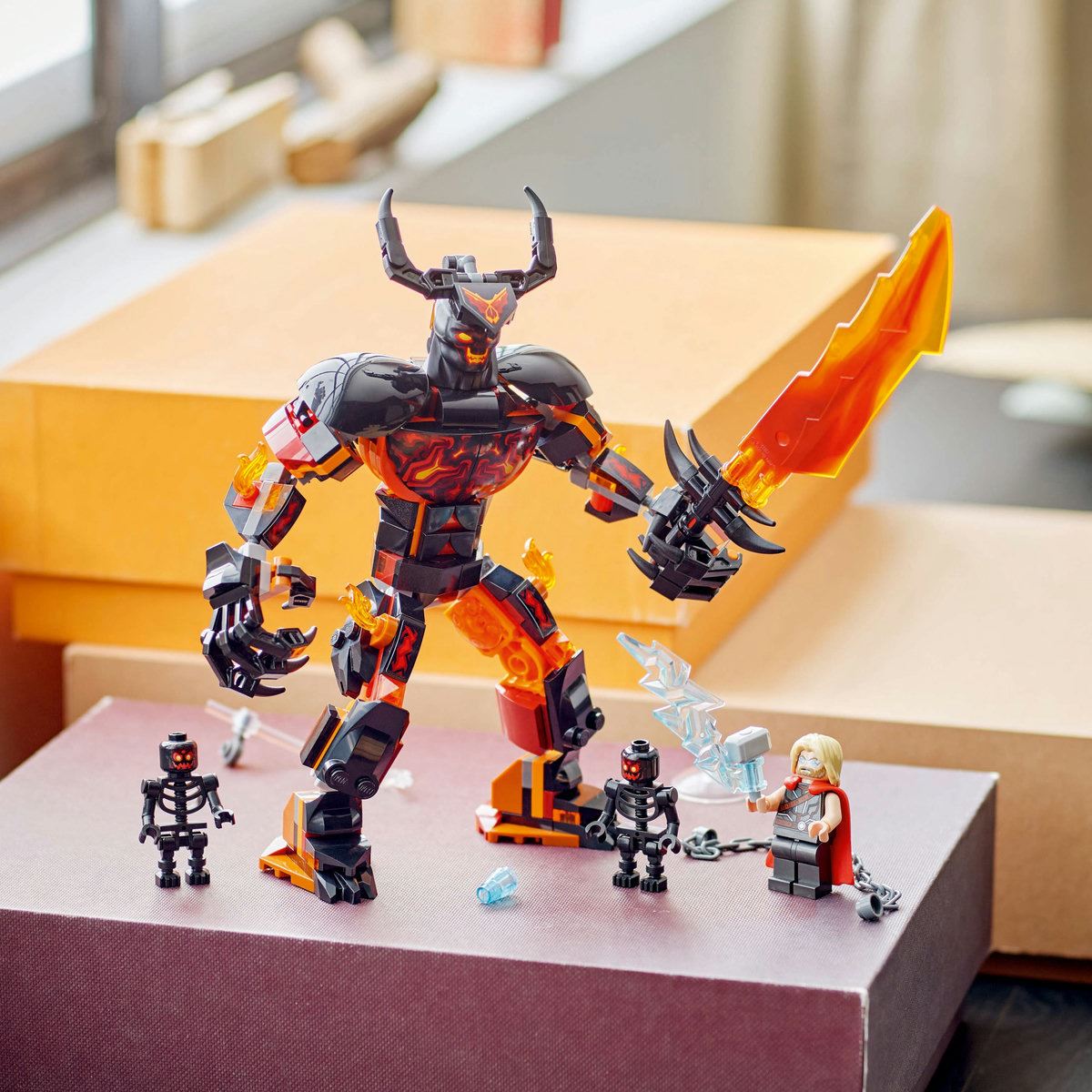 LEGO® Thor vs. Figura para Construir de Surtur