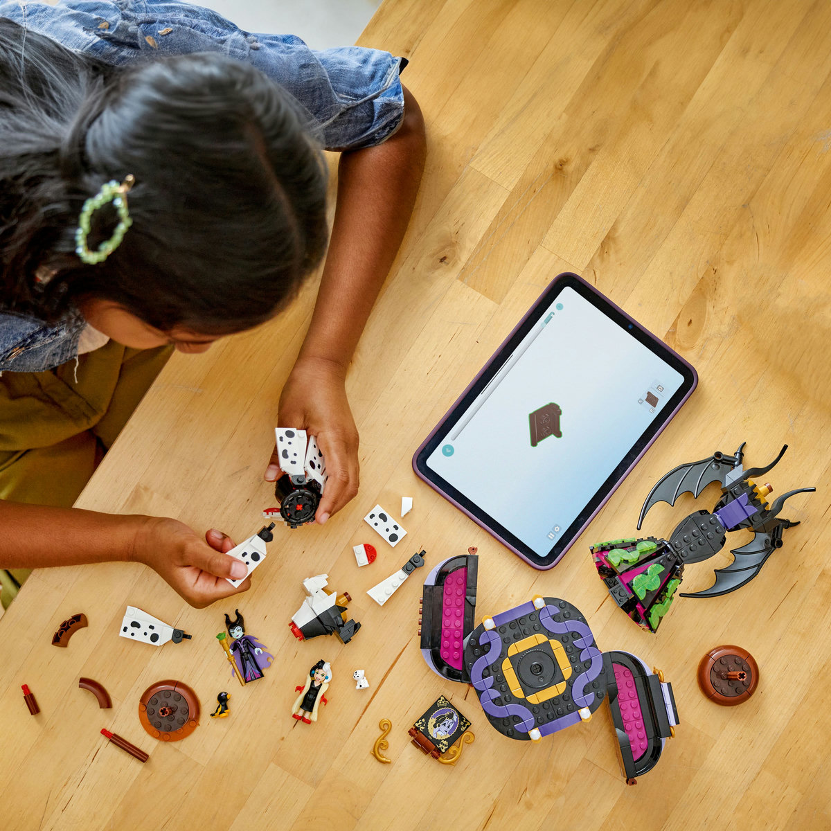 LEGO® DISNEY CLASSIC Villains Trajes de Maléfica y Cruella De Vil