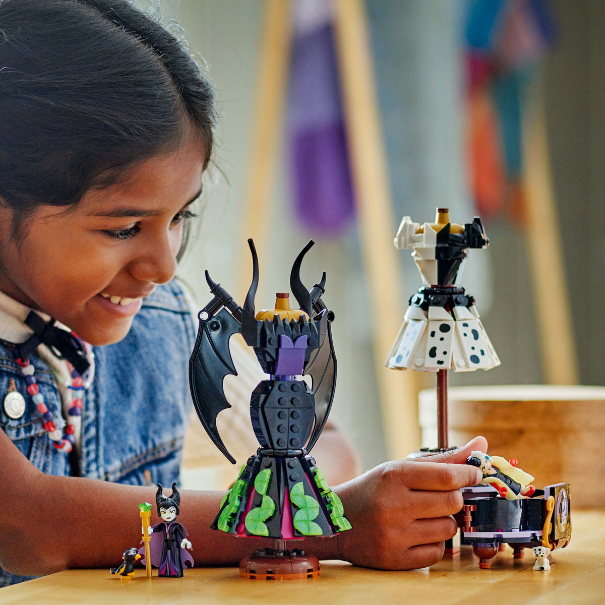 LEGO® DISNEY CLASSIC Villains Trajes de Maléfica y Cruella De Vil