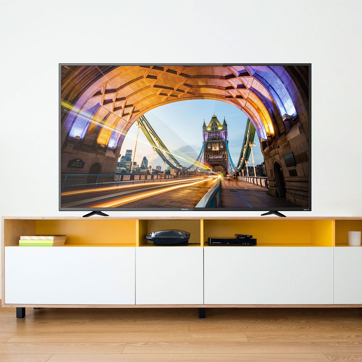 Pantalla 43" UHD Smart Roku Hisense