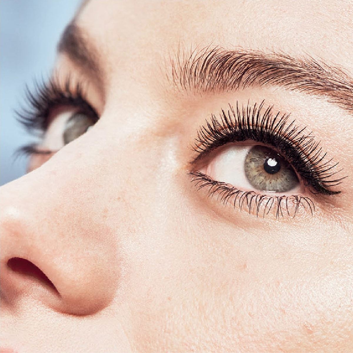 Máscara de pestañas extra black Bambi False Lash, L'Oréal Paris