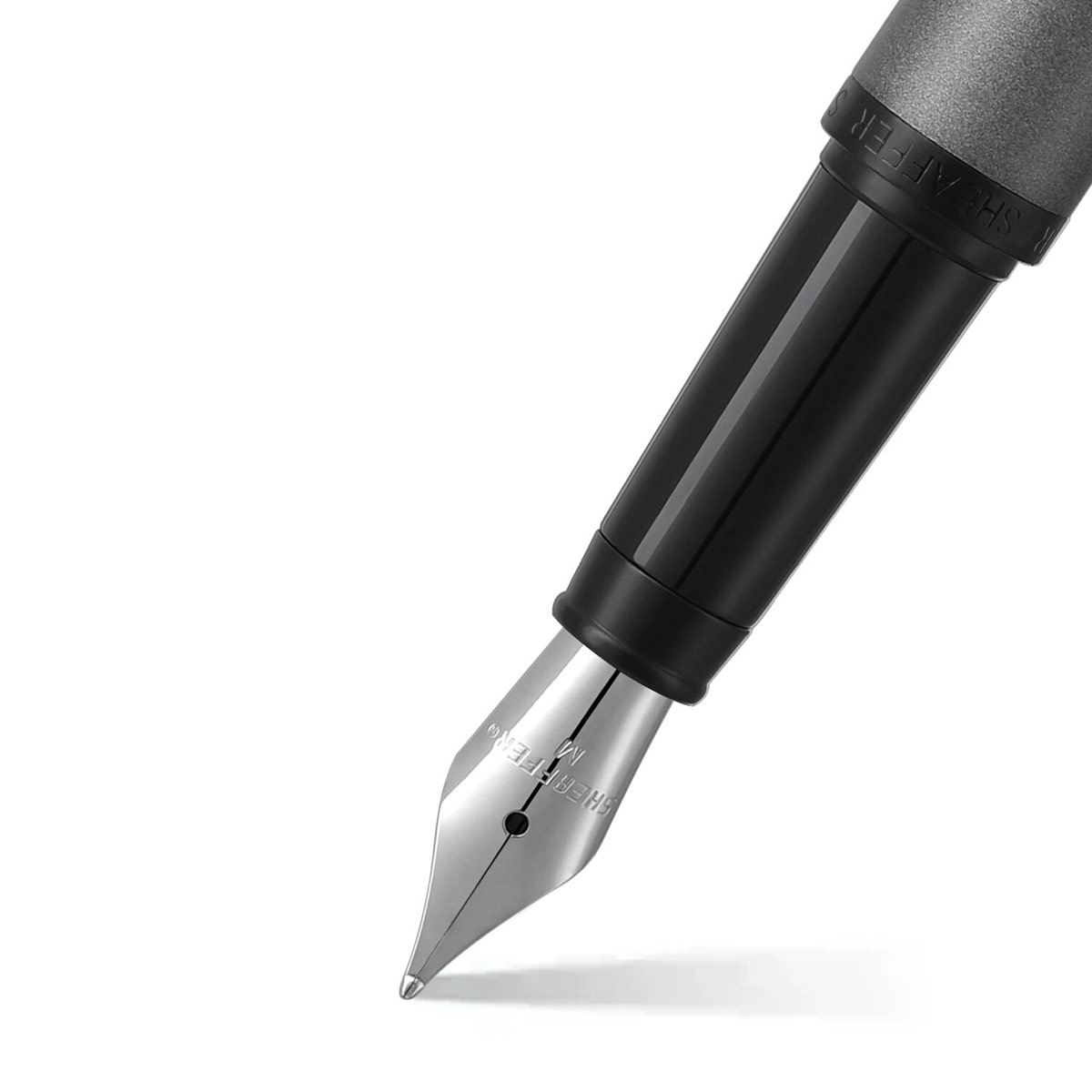 Pluma fuente  vfm gris mate bt punto mediano Sheaffer