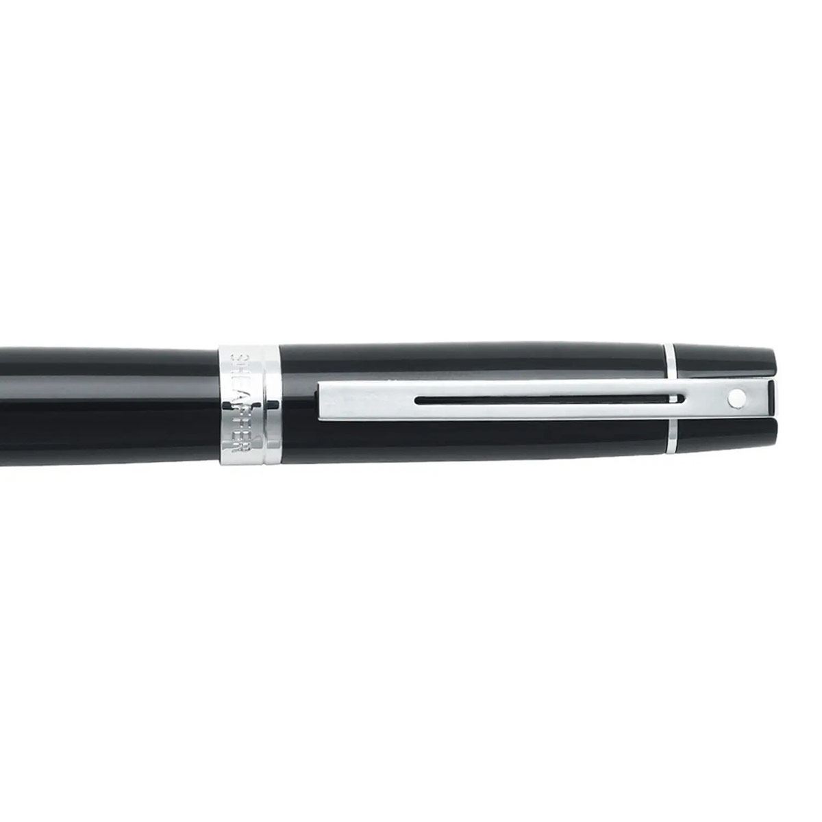 Pluma fuente  serie 300 negro brillante ct punto mediano Sheaffer