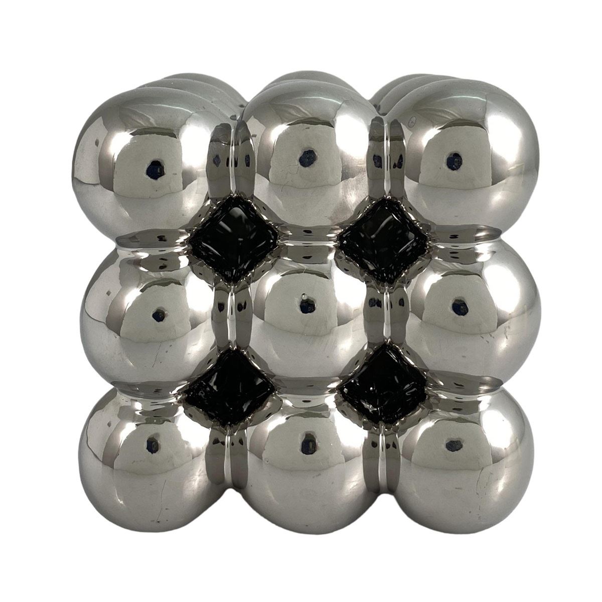 Figura Decorativa Cubo con Esferas Plateadas