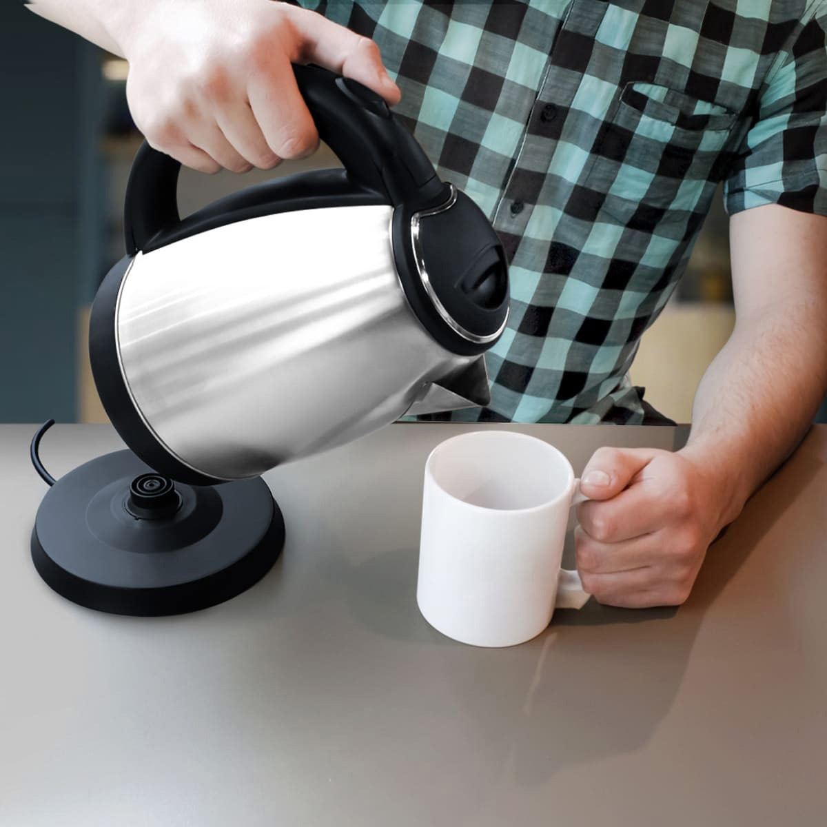 Tetera Eléctrica RCA 2 Lts Plateado RC-180GB01