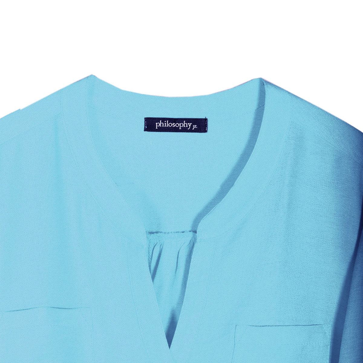 Blusa lisa para mujer con elevación en manga y botones Philosophy talla mediana color azul modelo 11579