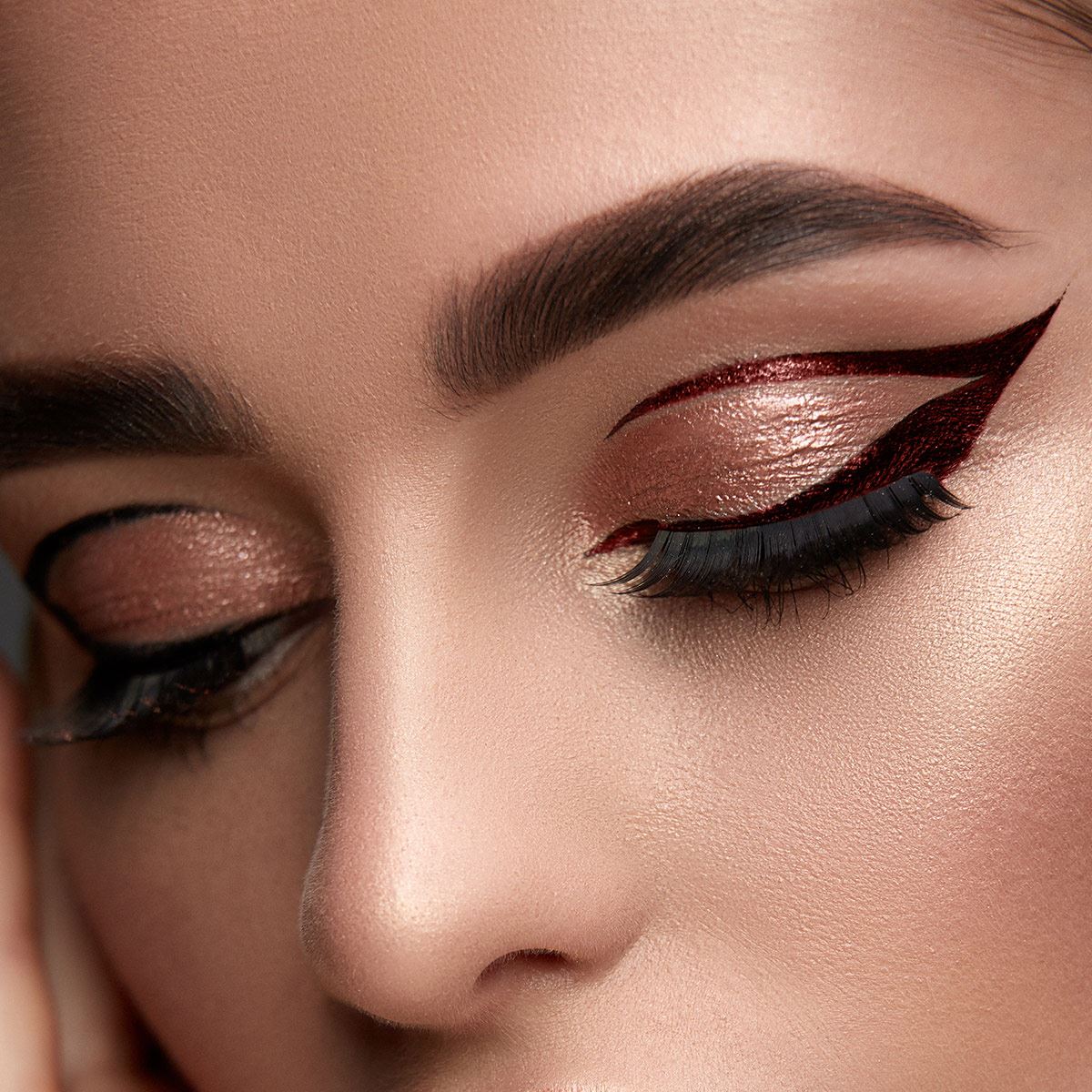 Renova Delineador Líquido para Ojos Plumón Línea Perfecta Café