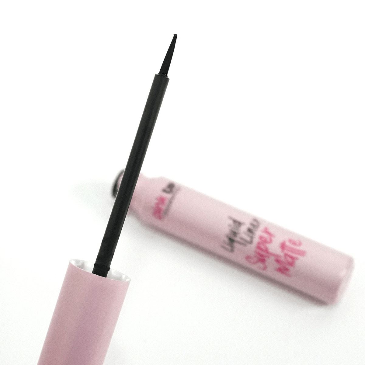 Super Matte Delineador Líquido Pink Up Charcoal