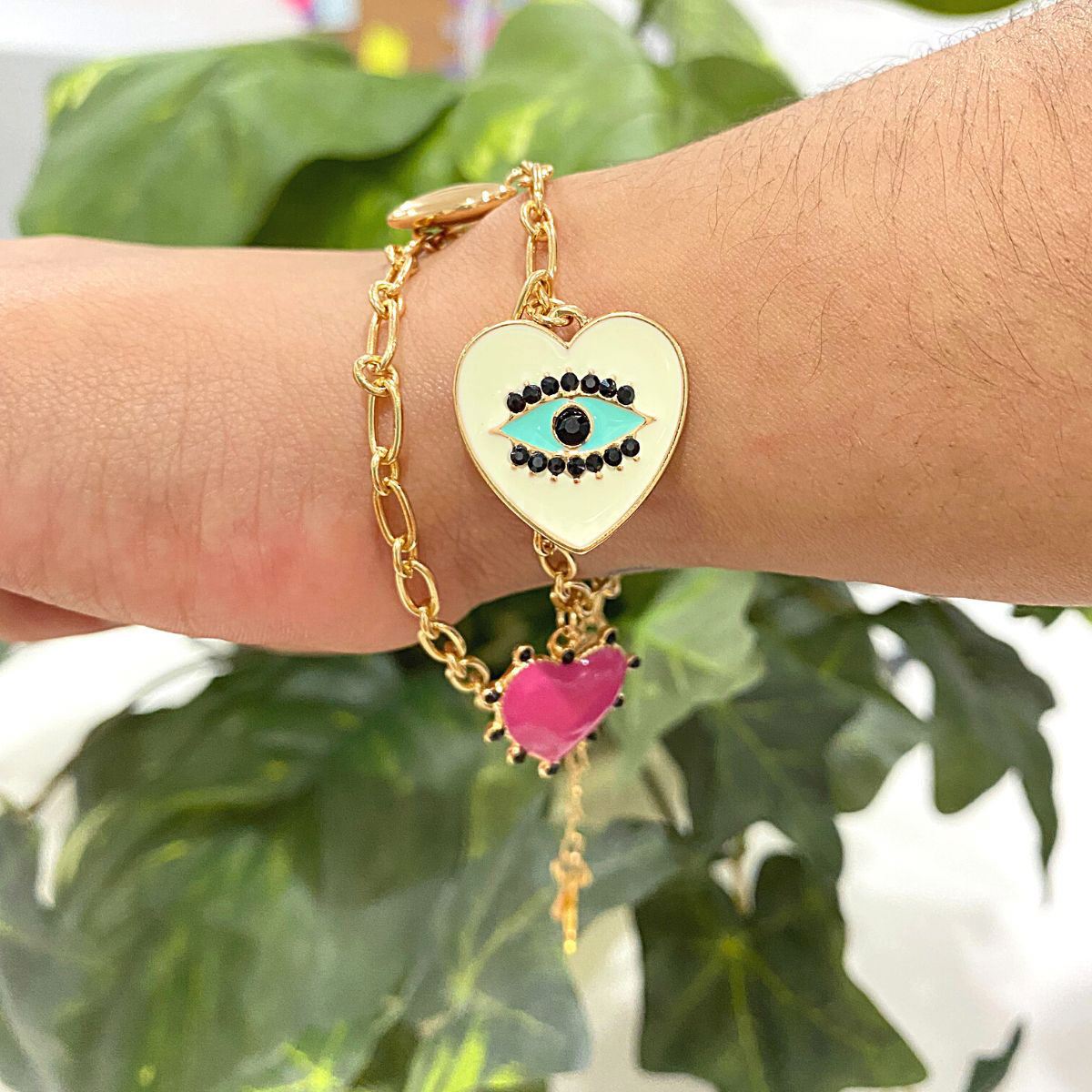 Pulsera Eslabón con Dijes Ojo de la Buena Suerte y Corazones Parisa