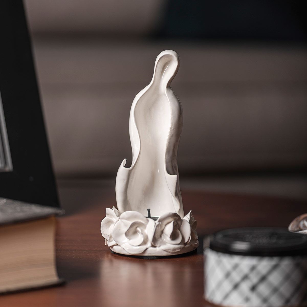 Figura del Manto de La Virgen María