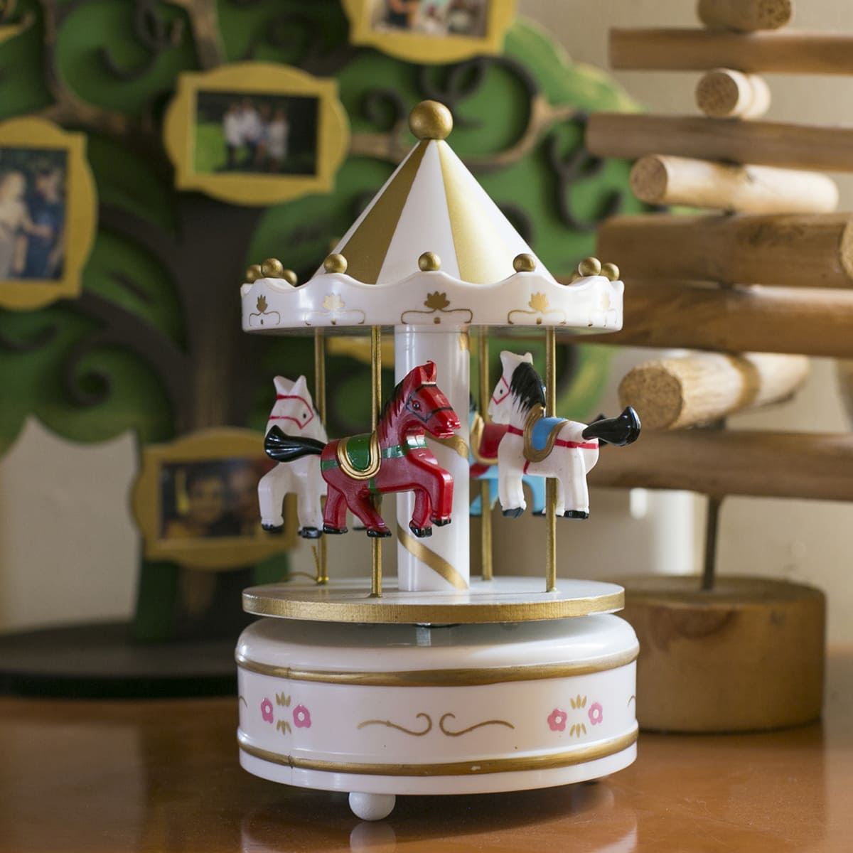 Figura Decorativa Edición Navidad Caja Musical Carrusel Blanco Running Decora