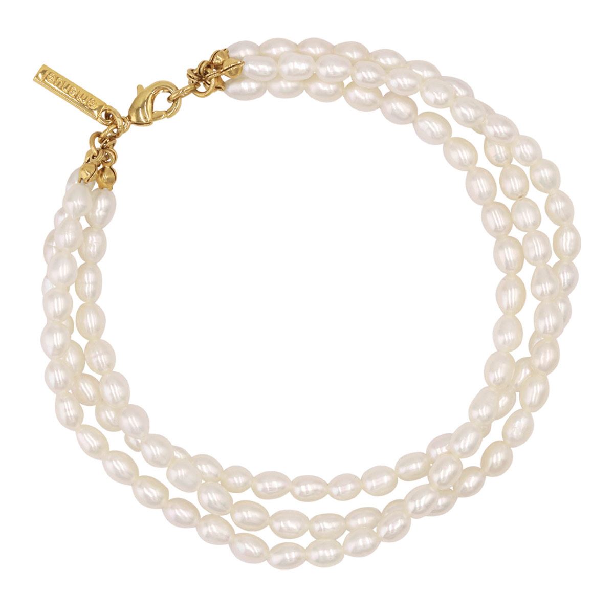 Pulsera En Acabado Dorado Con Tres Hilos De Perlas Naturales En Color Blanco Emanuel Úngaro