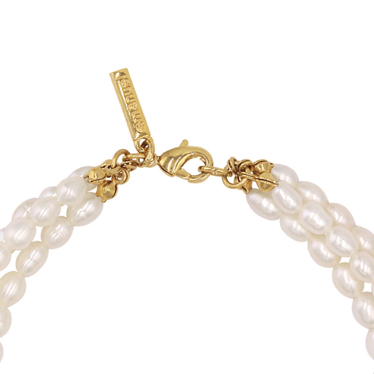 Pulsera En Acabado Dorado Con Tres Hilos De Perlas Naturales En Color Blanco Emanuel Úngaro