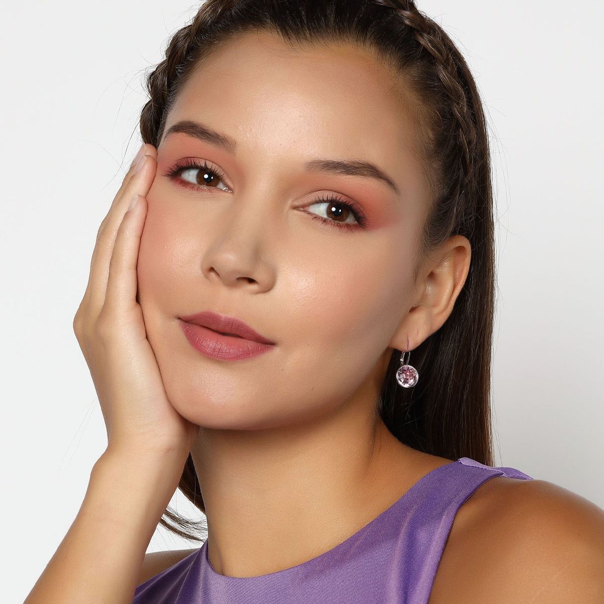 Aretes Cristal Rosa Corte Brillante Baño Oro Blanco 18K Amor de Cristal