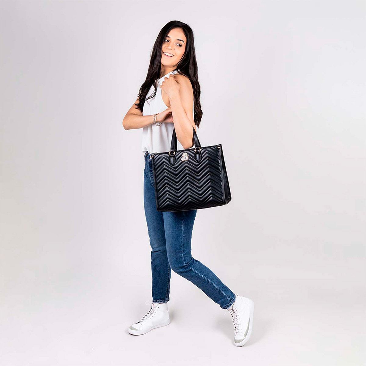 Bolso Barbie x Gorett Tote Color Negro Para Mujer