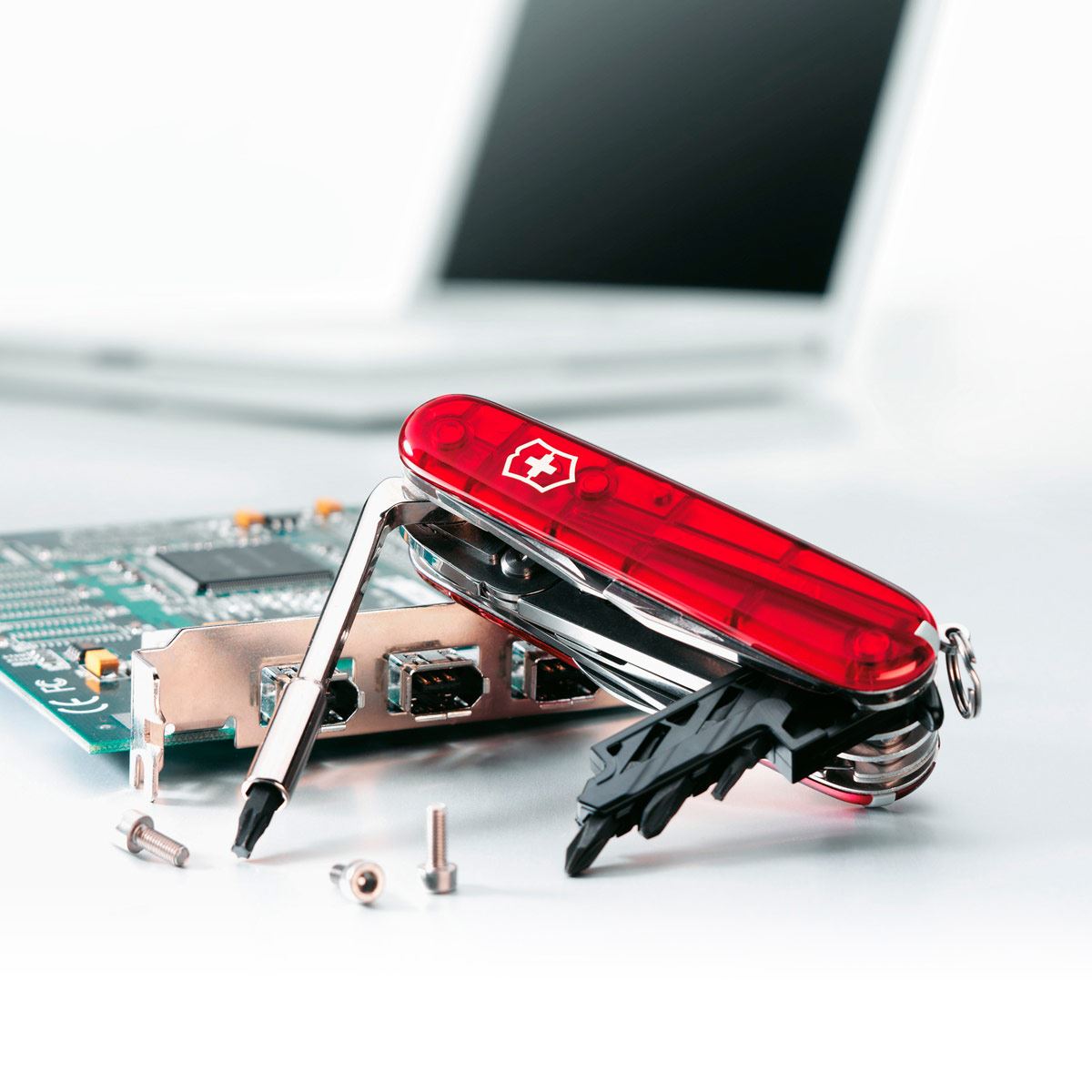 Cyber Tool M Roja Victorinox Transparente 32 Usos