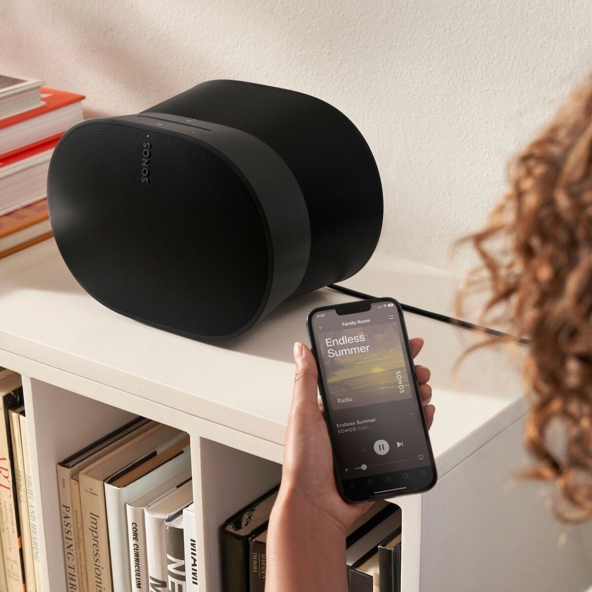 Bocina Sonos Era 300 para audio espacial envolvente WiFi y bluetooth color negra