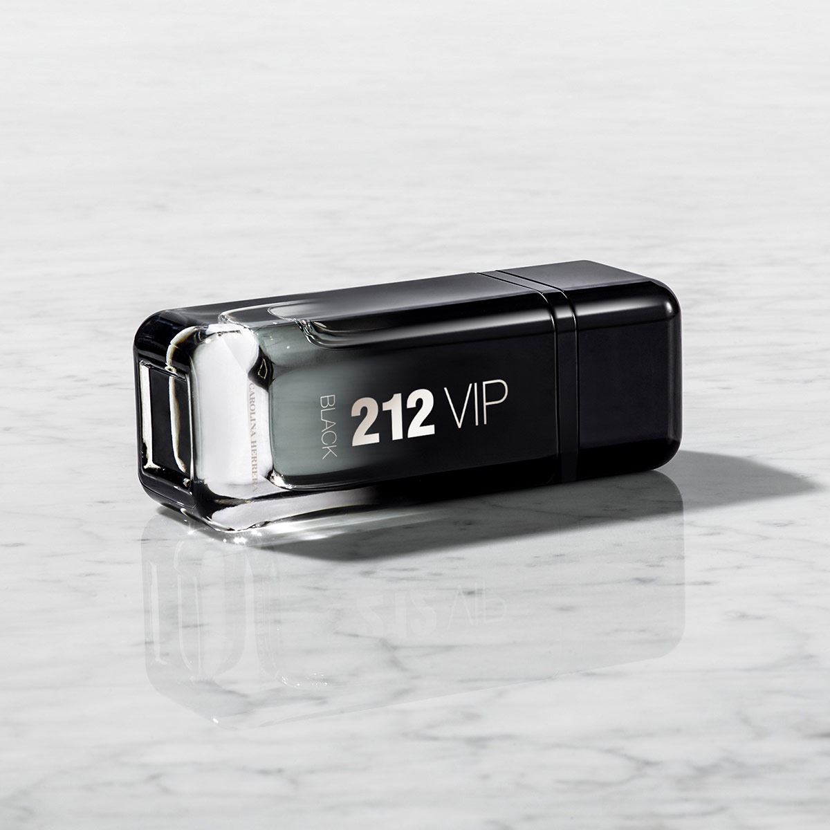 Carolina Herrera 212 VIP BLACK MEN Set Para Caballero Perfume EDP 100ML + Shower Gel 100ML + Perfume de Bolsillo
