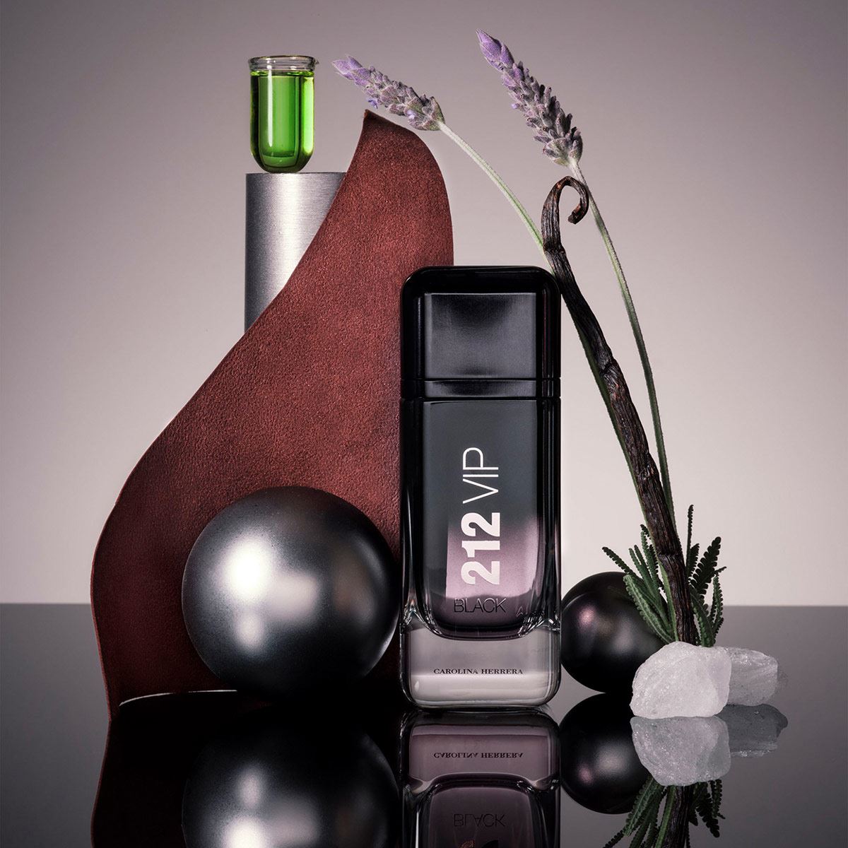 Carolina Herrera 212 VIP BLACK MEN Set Para Caballero Perfume EDP 100ML + Shower Gel 100ML + Perfume de Bolsillo