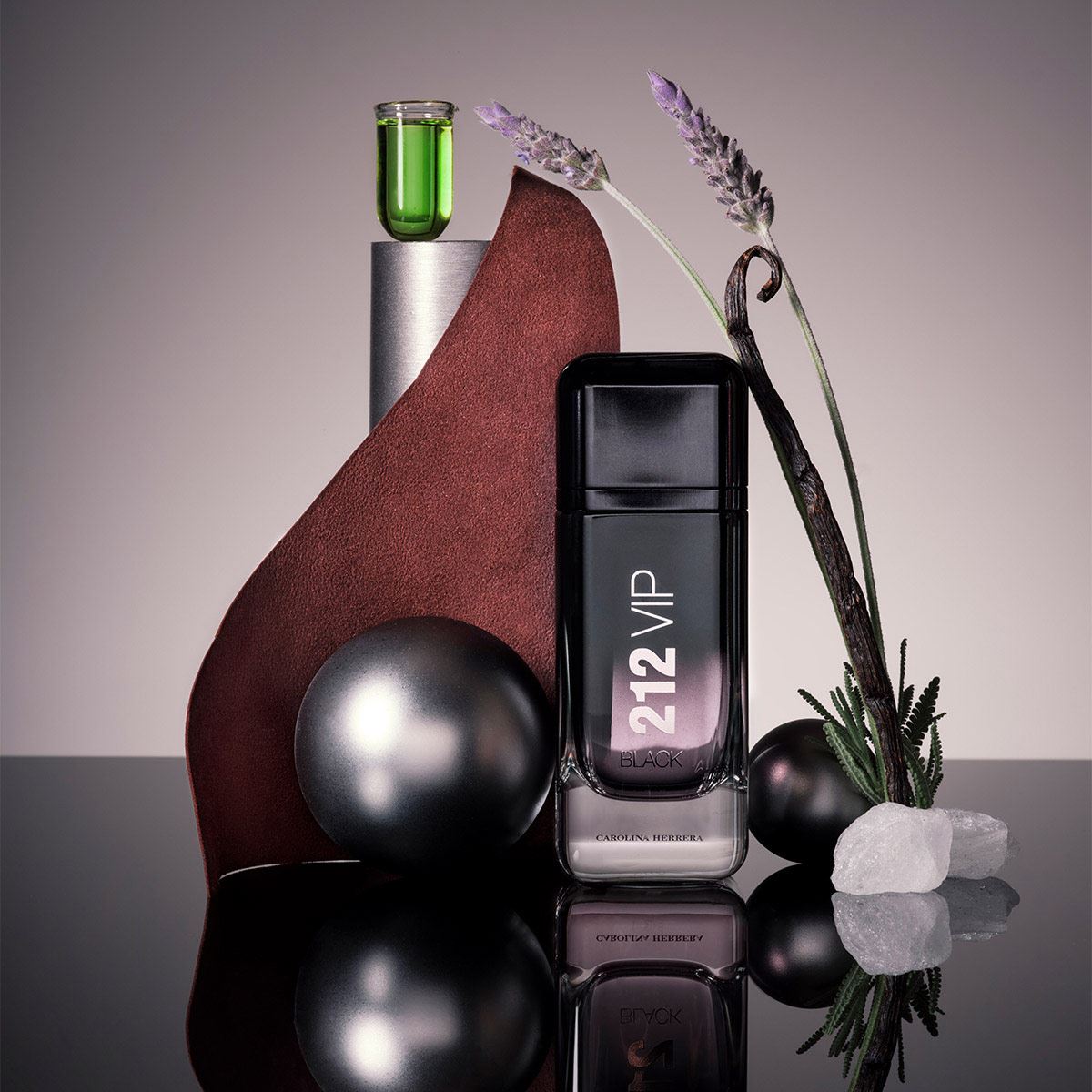 Carolina Herrera 212 VIP BLACK MEN Set Para Caballero Perfume EDP 100ML + Shower Gel 100ML + Perfume de Bolsillo 10ml