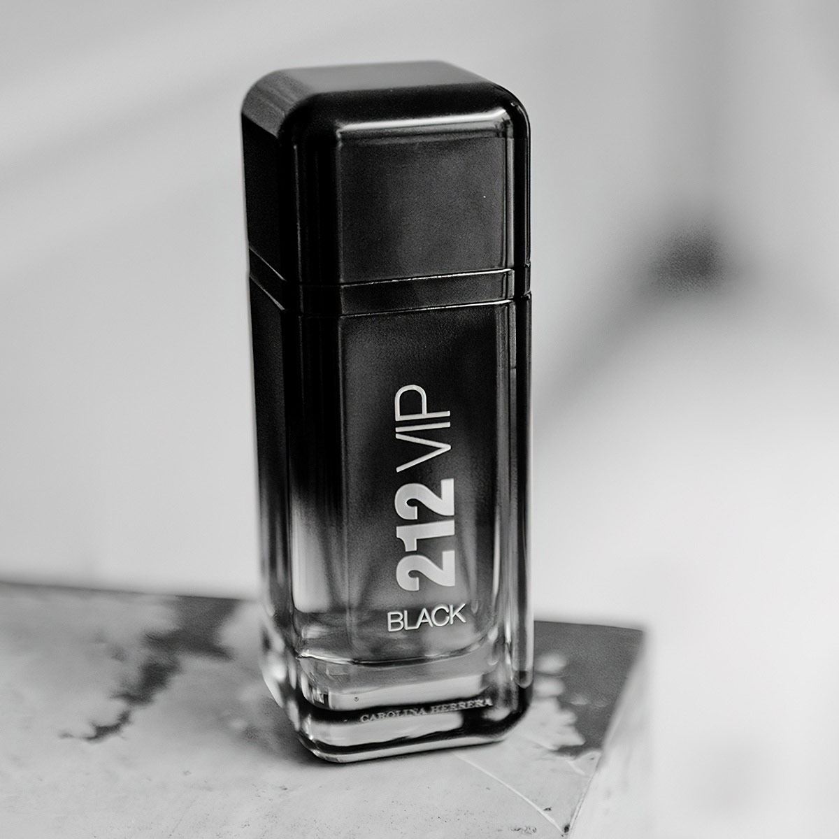 Set para Hombre Carolina Herrera 212 VIP Black EDP 100ml + Shower Gel 100ml + EDP 10ml