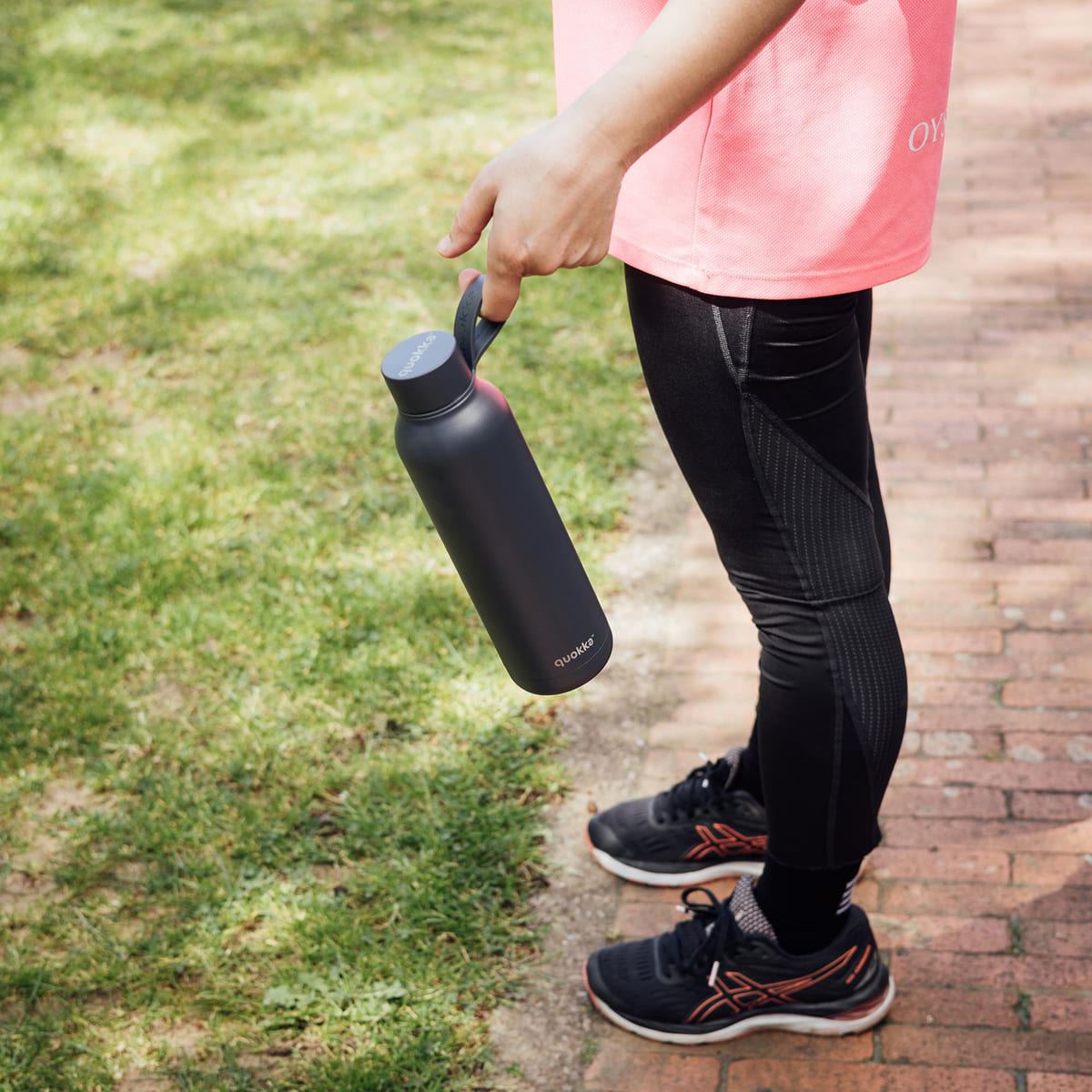 Botella Plástico Termo Quokka Solid con Correa 630 Ml