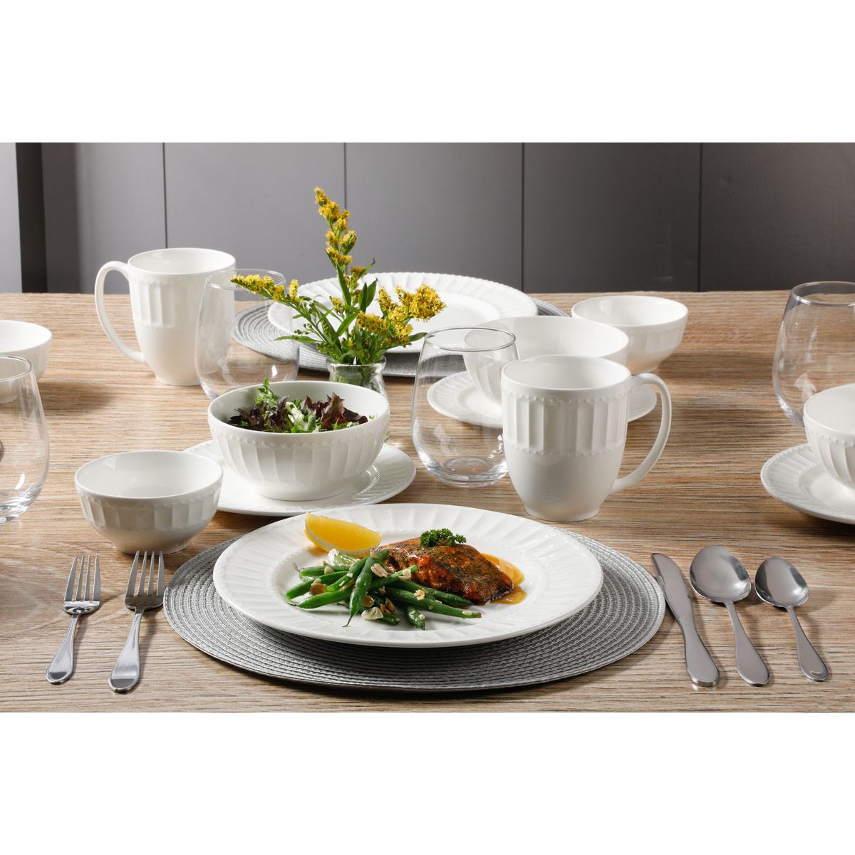 Combo set 72pzas Extrvagant Charm, moderno y elegante set de vajilla, cubiertos, vasos y platos base. Blanco