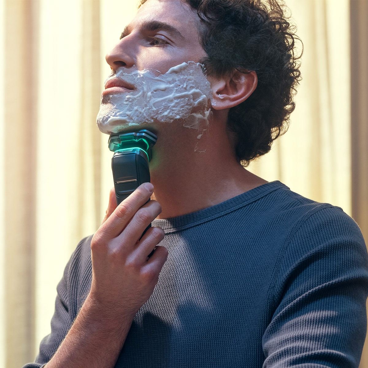  Maquinilla de afeitar eléctrica recargable inalámbrica para  hombre, maquinilla de afeitar de precisión para barba y patillas : Belleza  y Cuidado Personal