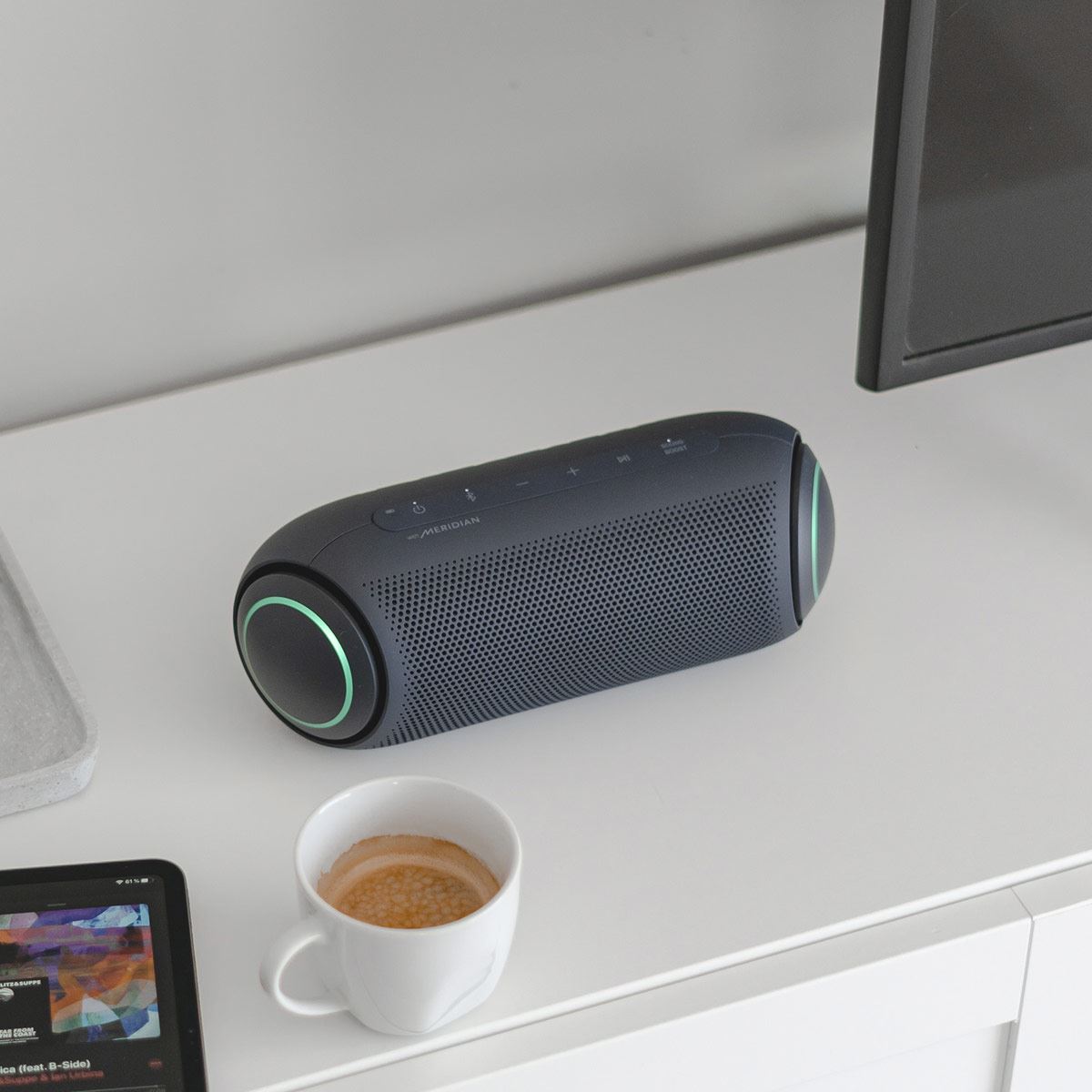 LG XBOOM Go PL5 - Bocina Bluetooth Portátil Inalámbrica 18 horas de batería - Negro