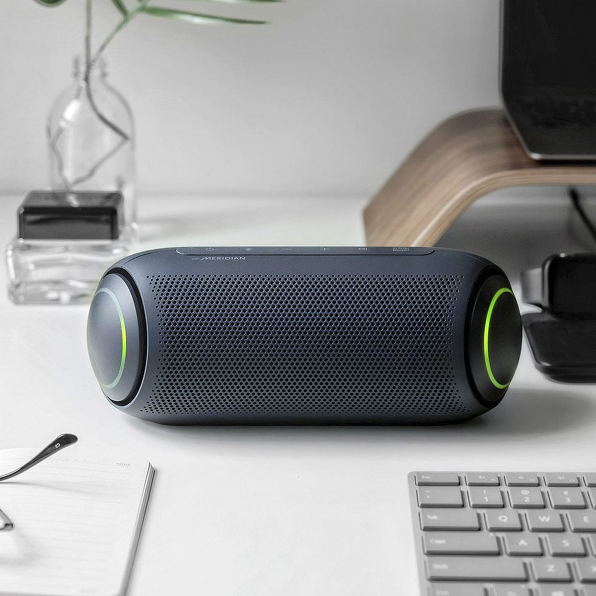 LG XBOOM Go PL7 - Bocina Bluetooth Portátil Inalámbrica con 24 horas de batería - Negro