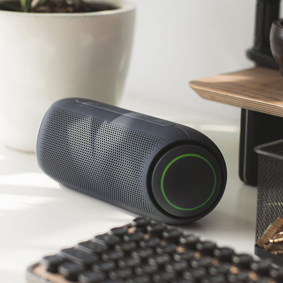 LG XBOOM Go PL7 - Bocina Bluetooth Portátil Inalámbrica con 24 horas de batería - Negro