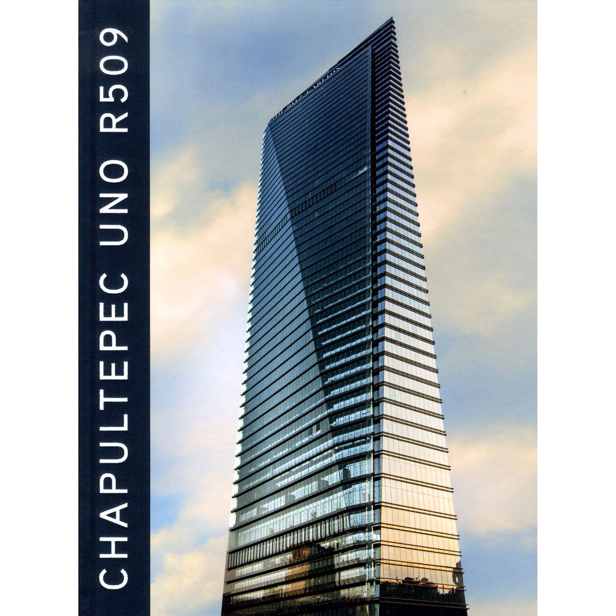 Chapultepec Uno R509. Entre el bosque y la ciudad/Between the park and the city
