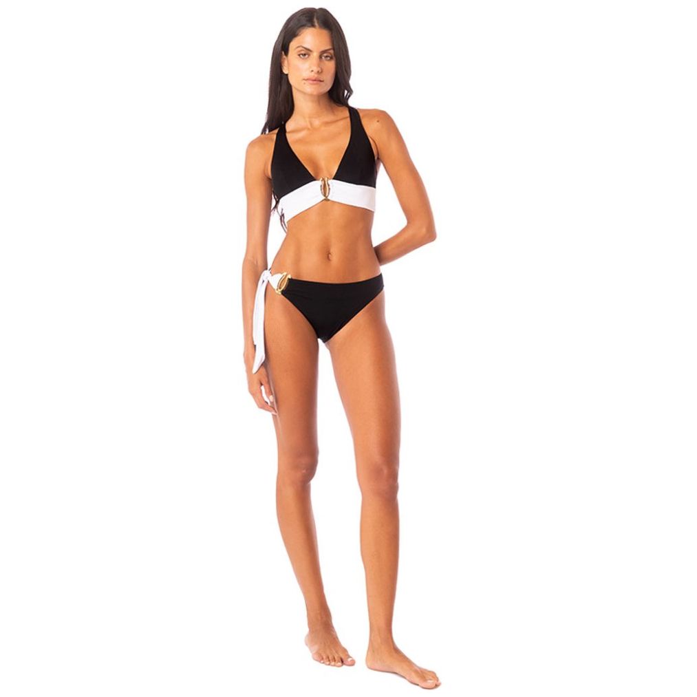 Bikini de corte alto con aplicación de malla y detalle de hebilla