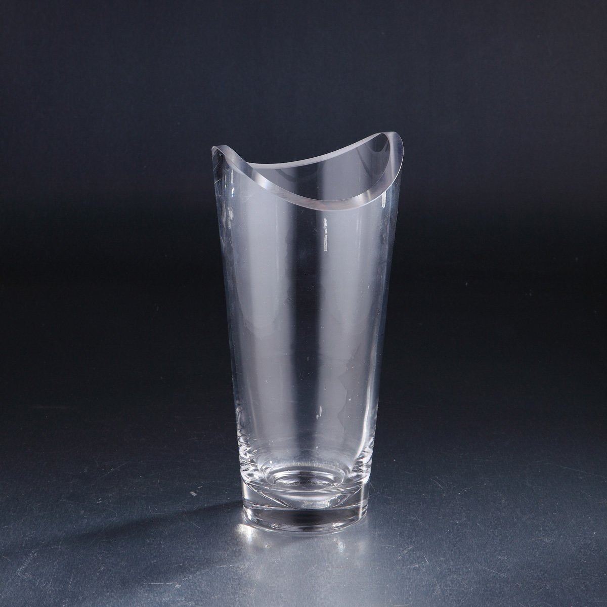 Florero de Vidrio con Terminado en Pico Mediano