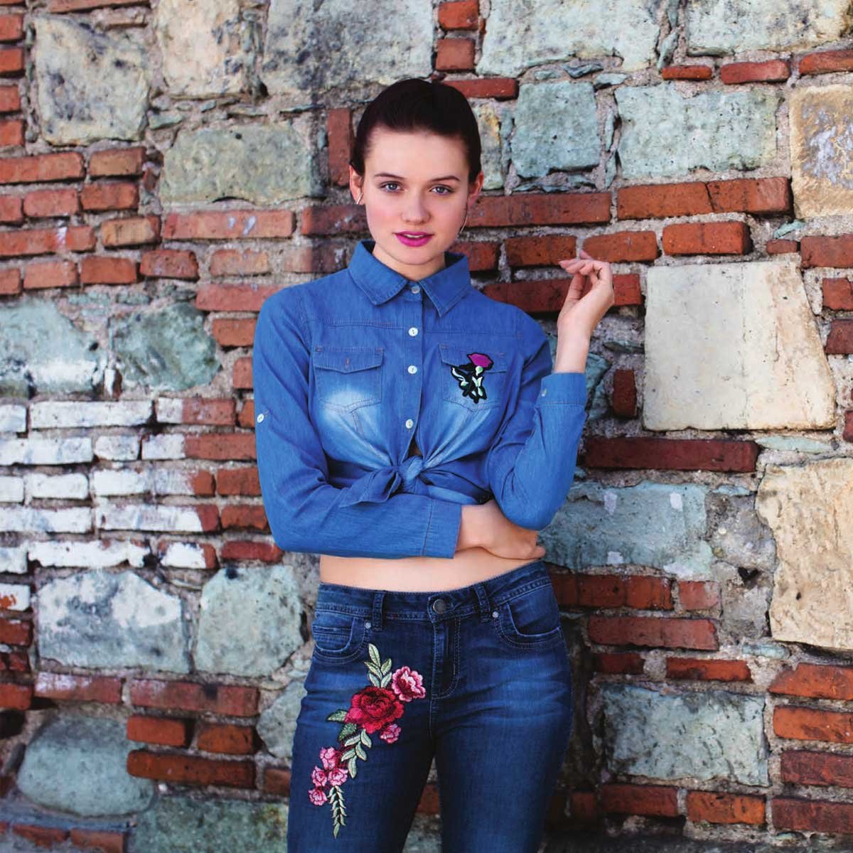 Blusa de Mezclilla con Bordado Elle