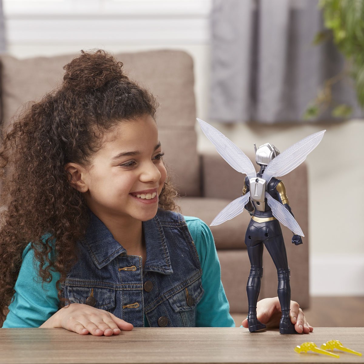Marvel Figura de Acción The Wasp con Alas Móviles Hasbro